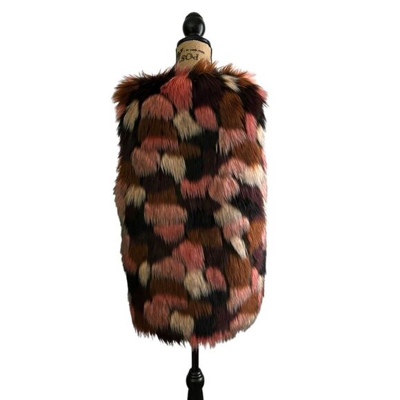 Cara Faux Fur Boho Multi Colored Vest NWOT Size M/L - Picture 8 of 9